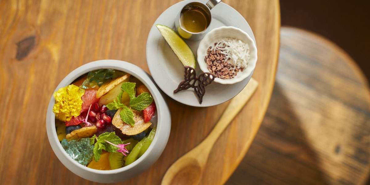 【京都カフェ】世界的グルメガイドも注目するフレンチのシェフ監修、約10種類のフルーツが入ったフレンチアサイーボウル