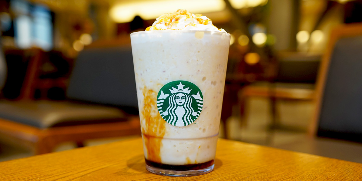 【スタバ新作・実食レポート2024】焼き芋×キャラメルの最強コラボ！「焼き芋 香ばしカラメル フラペチーノ®」が登場。おすすめ無料カスタマイズも紹介