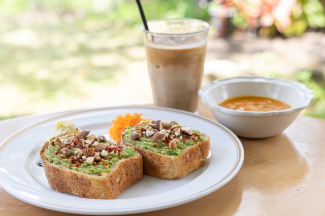 PLOUGHMANS LUNCH BAKERY