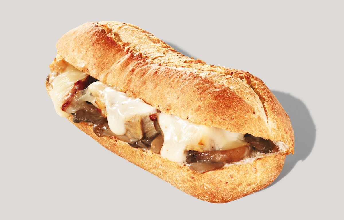 「きのこクリームのチキン&モッツァレラ石窯フィローネ」590円