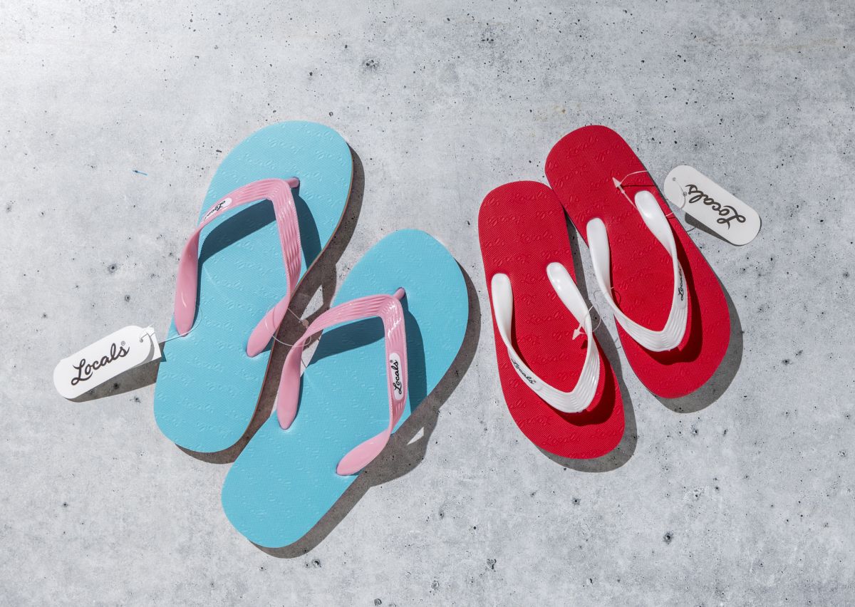 「ビーチサンダル」左から：大人用$9.59、子ども用$8.29