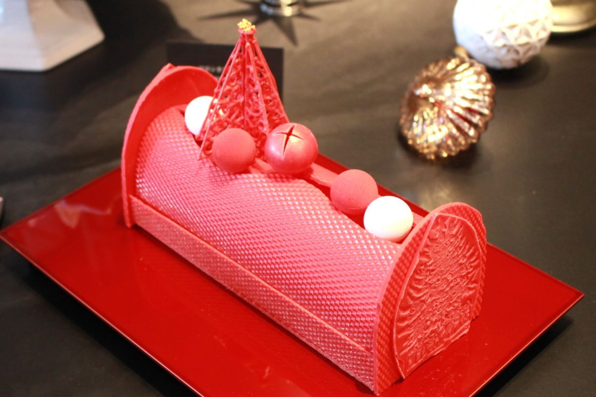 「フロマージュ・ルバーブ」横18cm、縦7,5cm、高さ6,5cm　6500円 