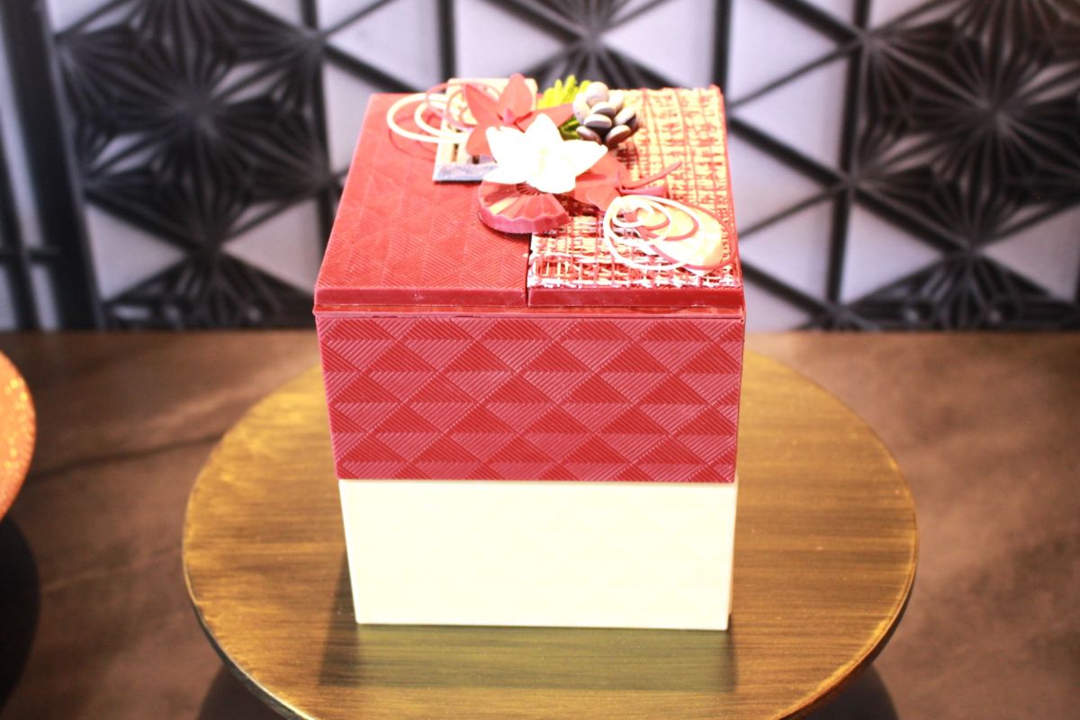 「玉手箱」縦14cm、横14cm、高さ14cm　31000円 