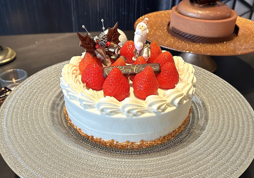 「嘉山農園の苺ショートケーキ」4号直径12cm、高さ5cm 5000円　5号直径15cm、高さ5cm　6000円 