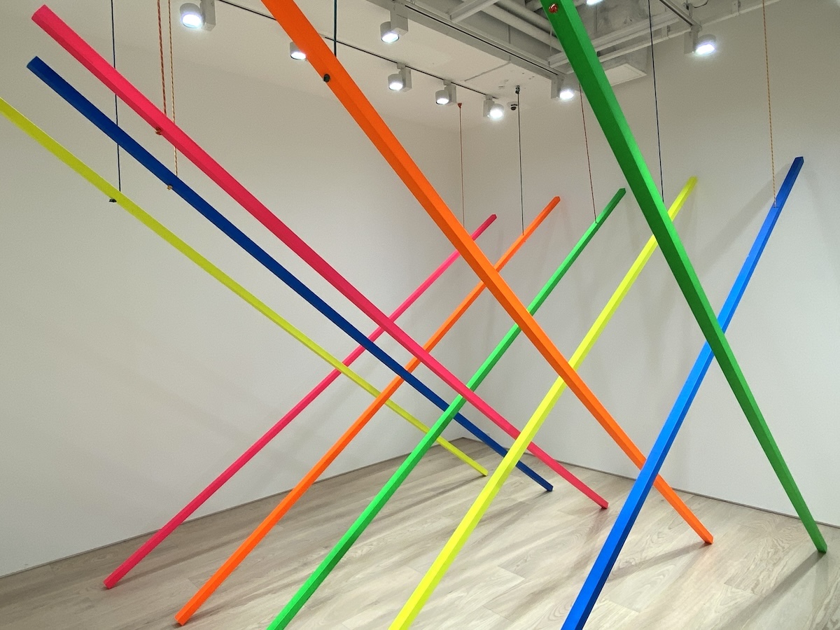 アートのみが展示されたギャラリースペース