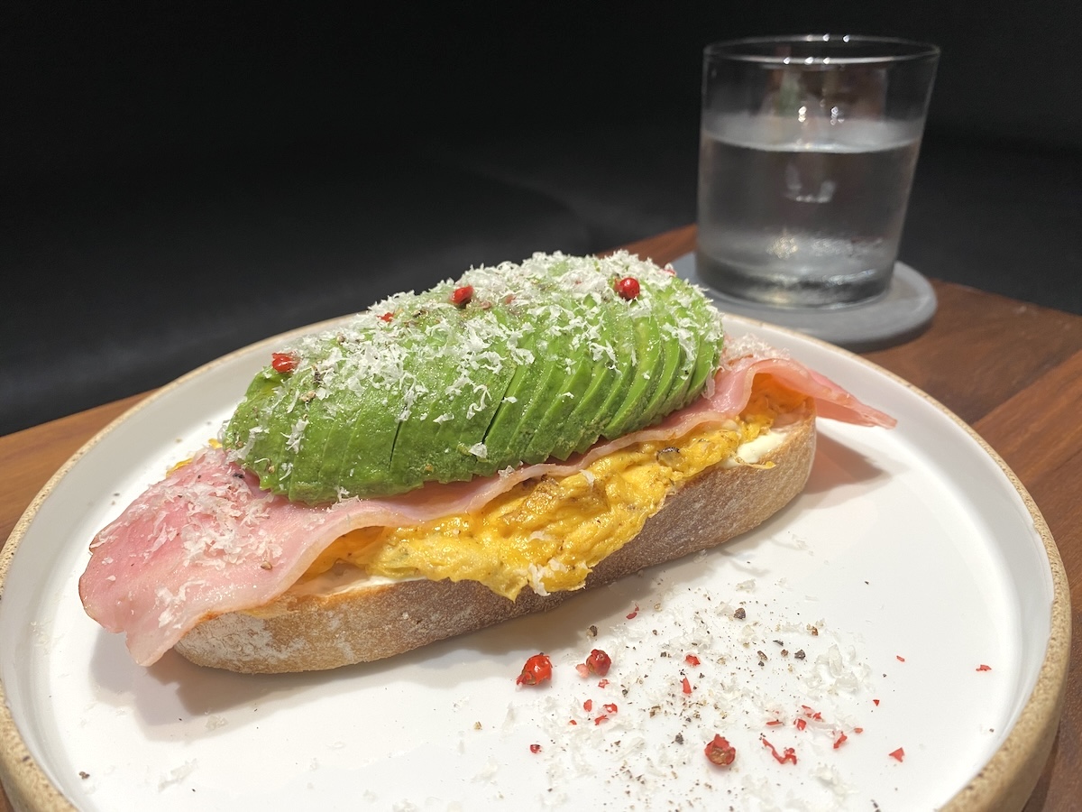 「アボカドのタルティーヌ」1650円