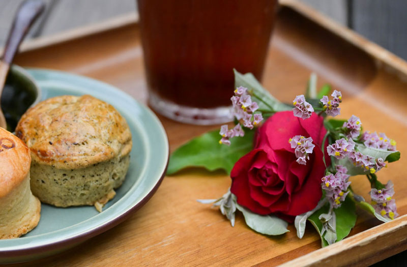 ミニブーケは数種類あるうち、オーダーしたお客さんの雰囲気に合わせてスタッフが選んでくれます