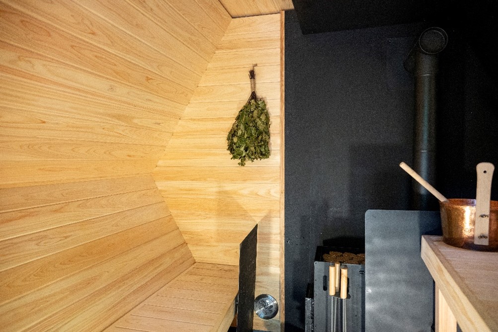 セルフロウリュやヴィヒタでサウナを楽しんで