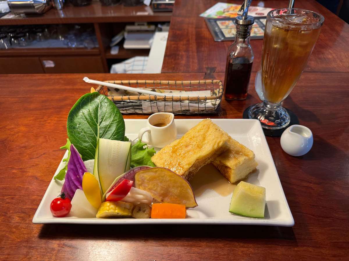 「フレンチトースト（サラダ・ドリンク付き）」1200円