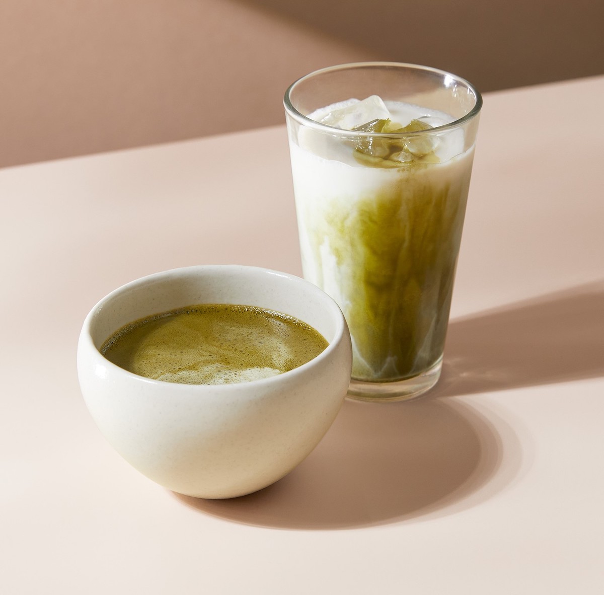 「ほうじ茶 カシューナッツ ティー ラテ(Hot / Iced)」1100円(店内利用)、1080円(持ち帰り) ※カシューナッツミルクを使用しております。 カシューナッツミルクは、牛乳や乳飲料ではありません。