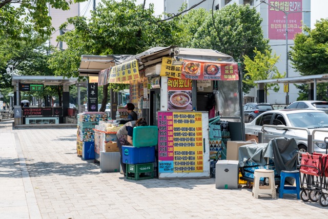 汝矣ナル駅2番出口からすぐ近く