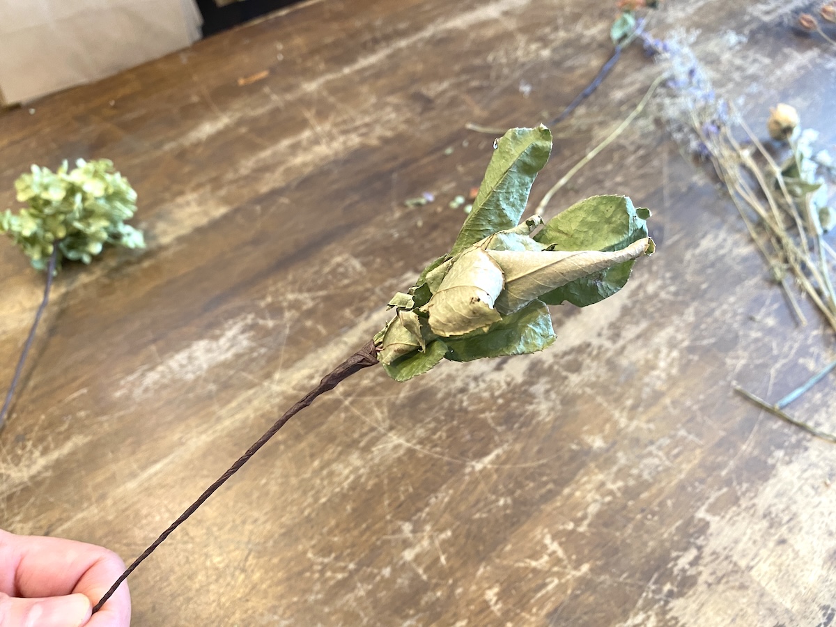 ワイヤーに巻く作業は講師がサポート