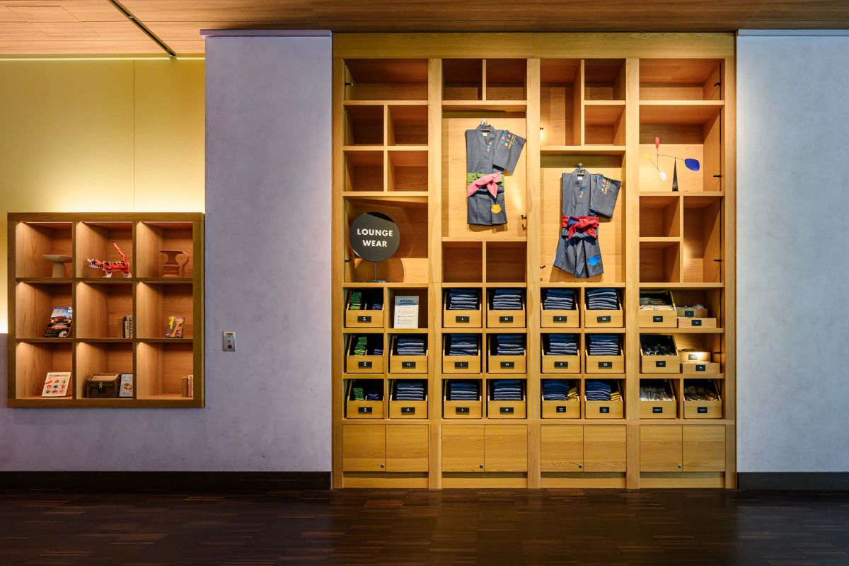 浴衣には大阪にゆかりのモチーフがあしらわれている