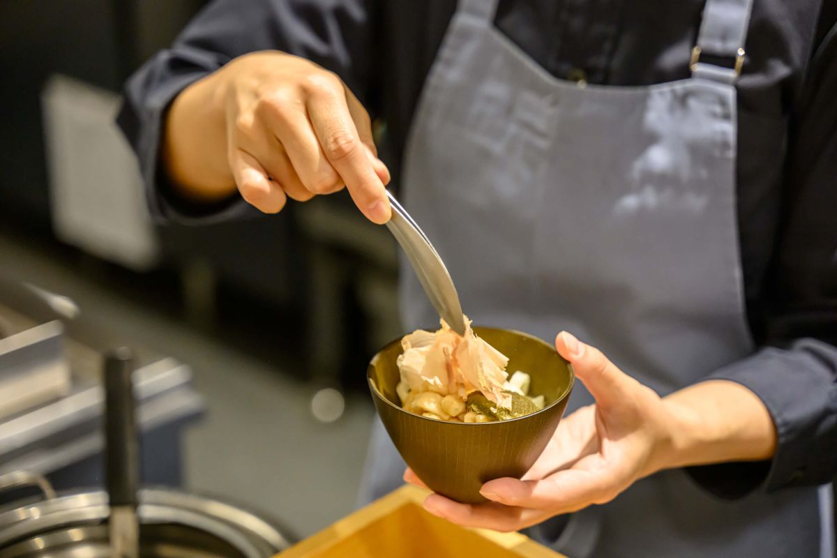 「うどん」にはかつお節をたっぷりと