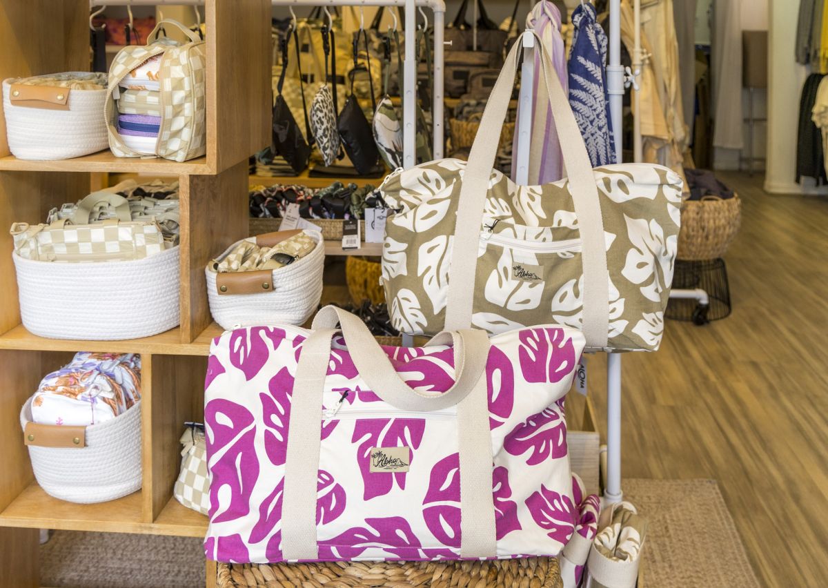 新品Aloha Collection ショルダーバッグ 防水性のあるバッグ ALOHA COLLECTION アロハコレクション 斜めがけショルダー
