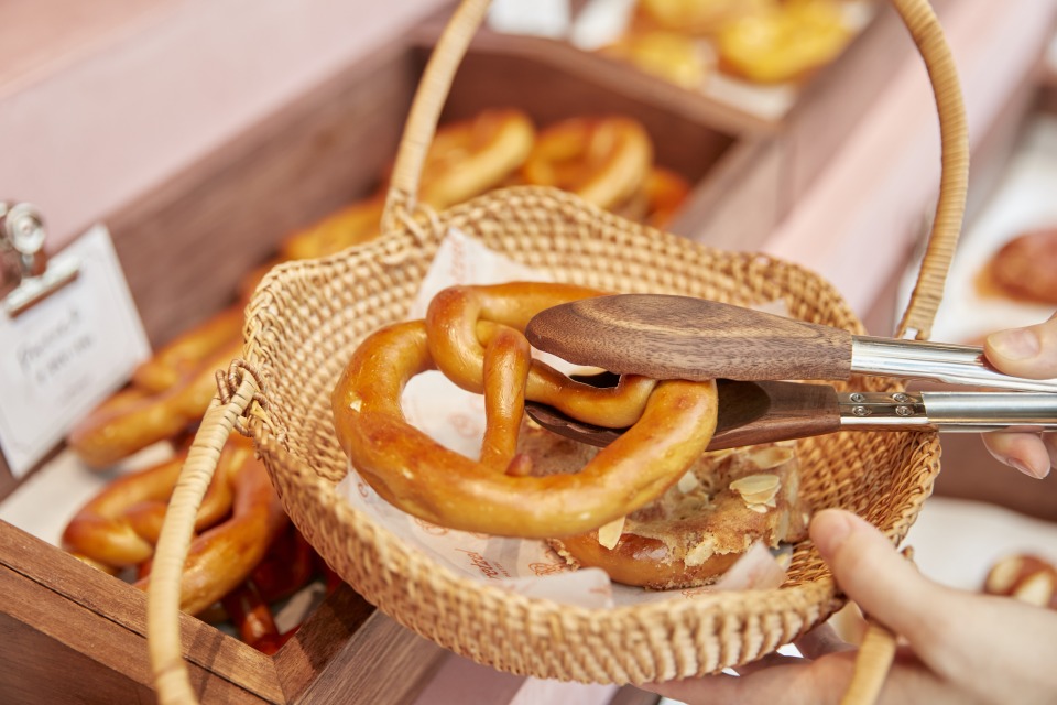 Petit Pretzel Nakazaki store