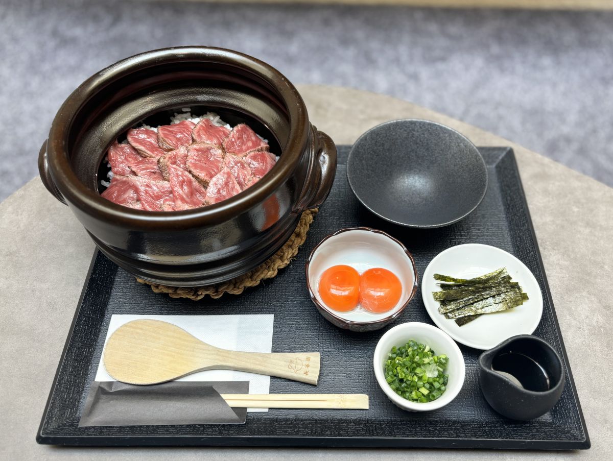 「黒毛和牛炙りロースの釜炊きご飯」 0000円