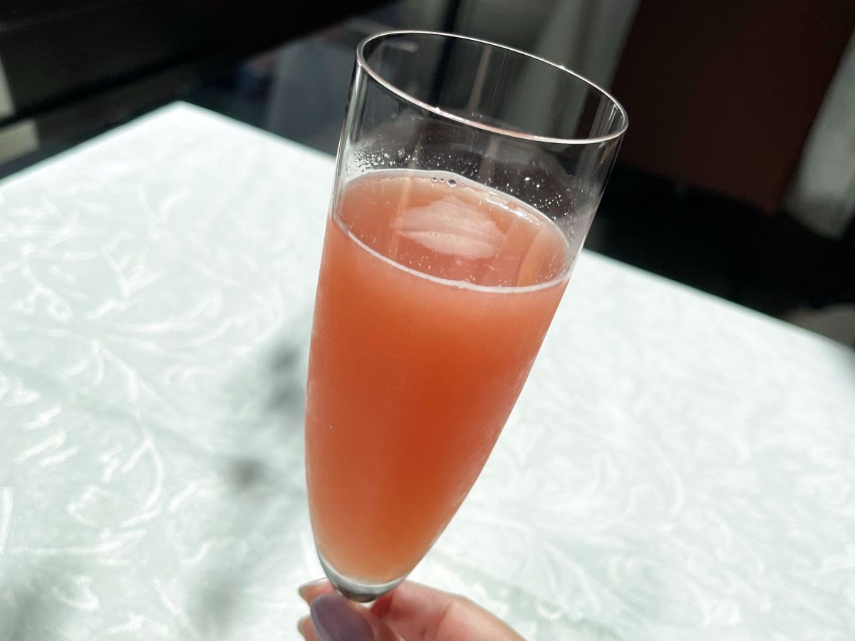 「搾りたてフルーツジュース（グレープフルーツ）」