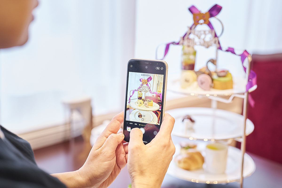 テーブルに運ばれてきたら、まず写真撮影！