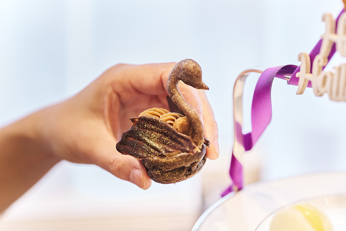 「ブラックスワンのモンブランシュー」