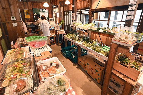 やさいとフルーツ＋真心 ハコの内観