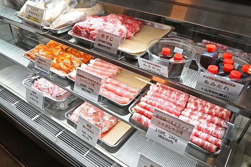 精肉が並ぶショーケース