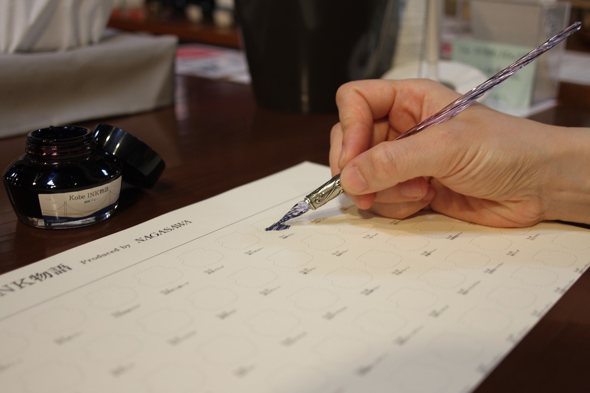 試し書き用のガラスペンも用意されている