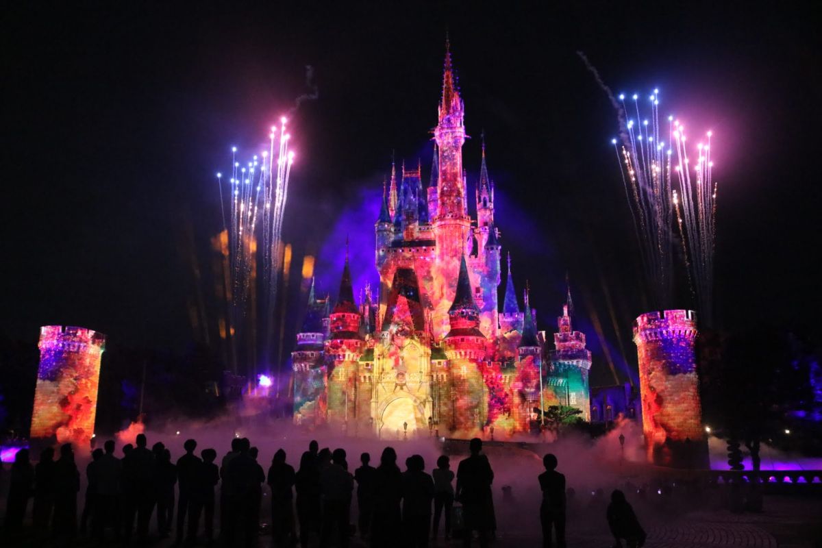東京ディズニーランドの新ナイトエンターテイメント「Reach for