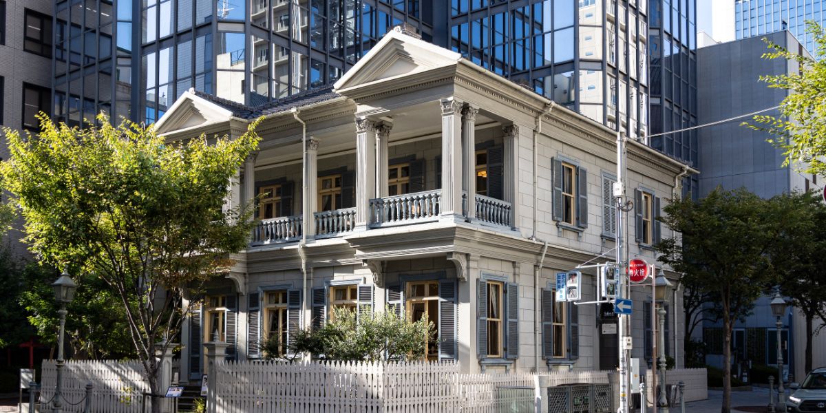 【神戸・旧居留地】モダンな洋館で紅茶と洋菓子のマリアージュを楽しむ！「Salon15 TOOTH TOOTH 旧神戸居留地十五番館」