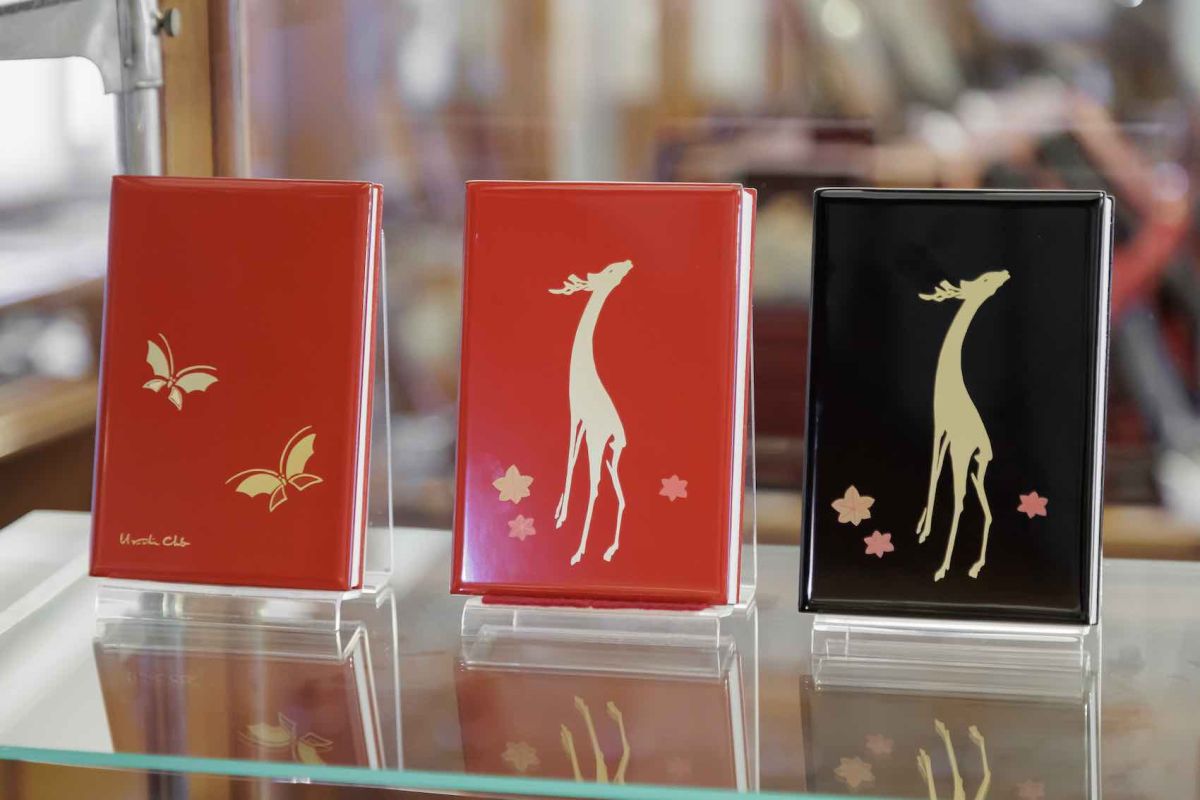 「御朱印帳」各7700円