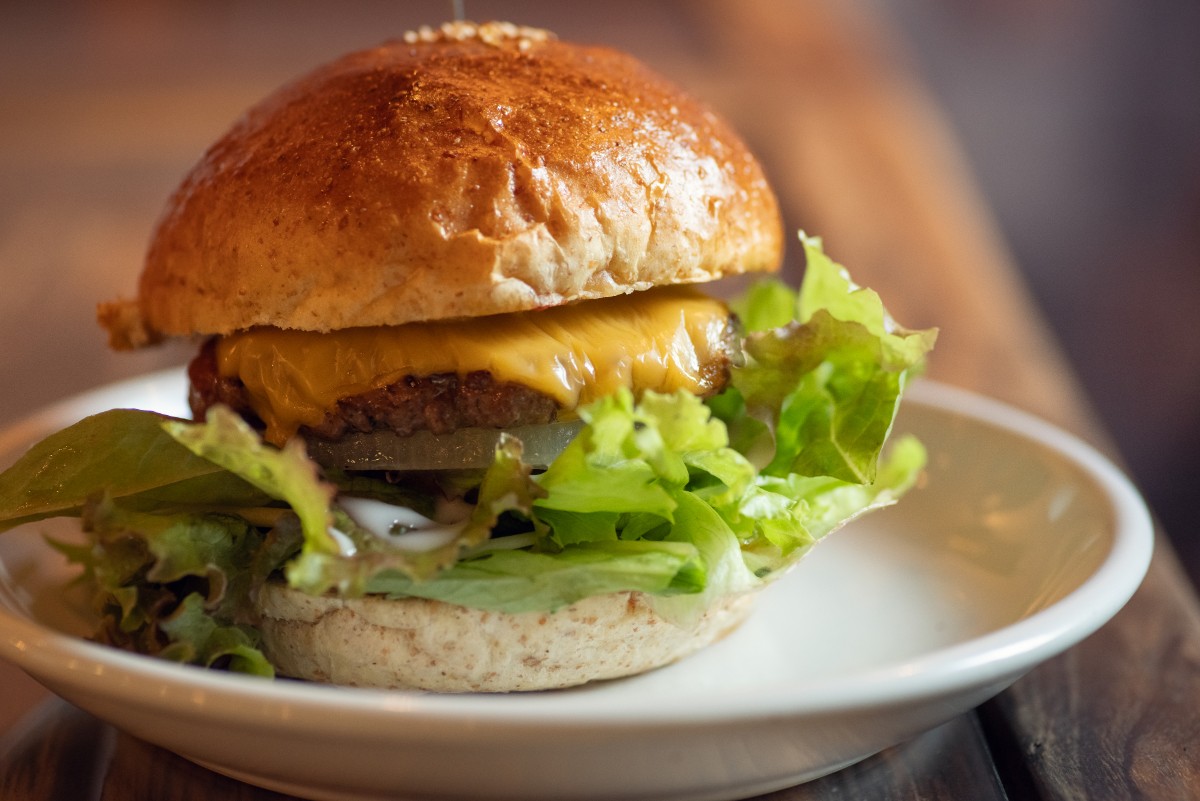 「チーズバーガー」1200円