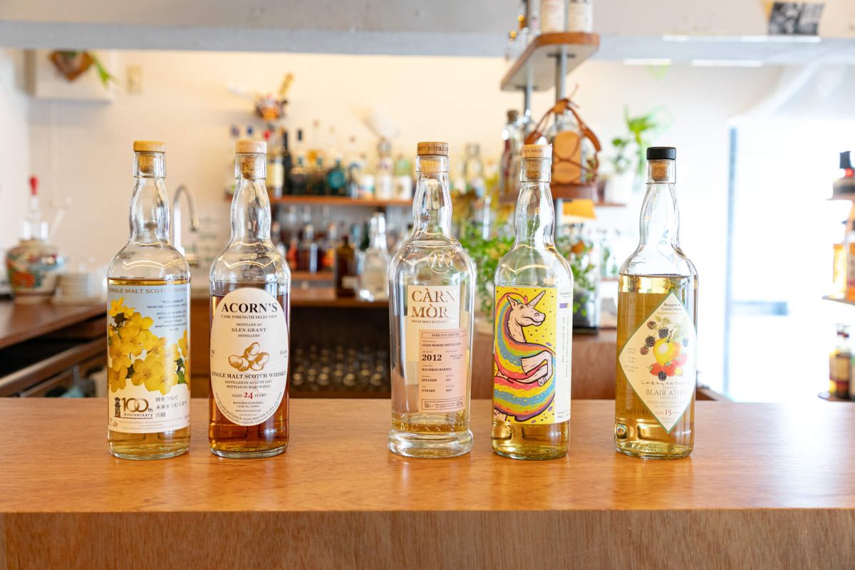 写真右から2番目が「フェッターケアン 2007」。試飲800円、30mL1600円、100mL4800円