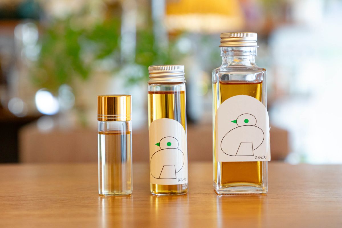 写真左から30mL、60mL、100mL。ボトル代はすべて300円