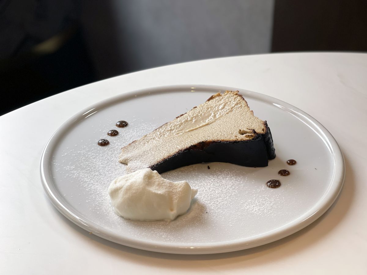 「アールグレイティーバスクチーズケーキ」900円