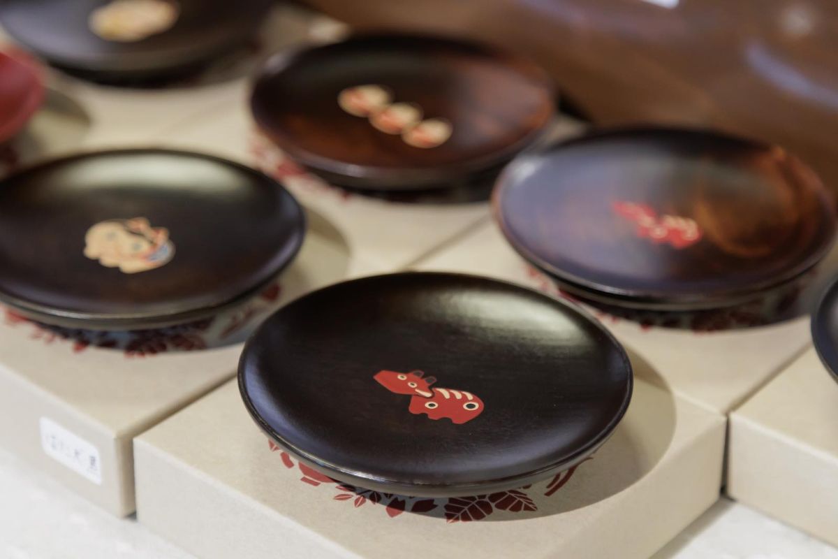 「拭き漆 豆皿」各2970円