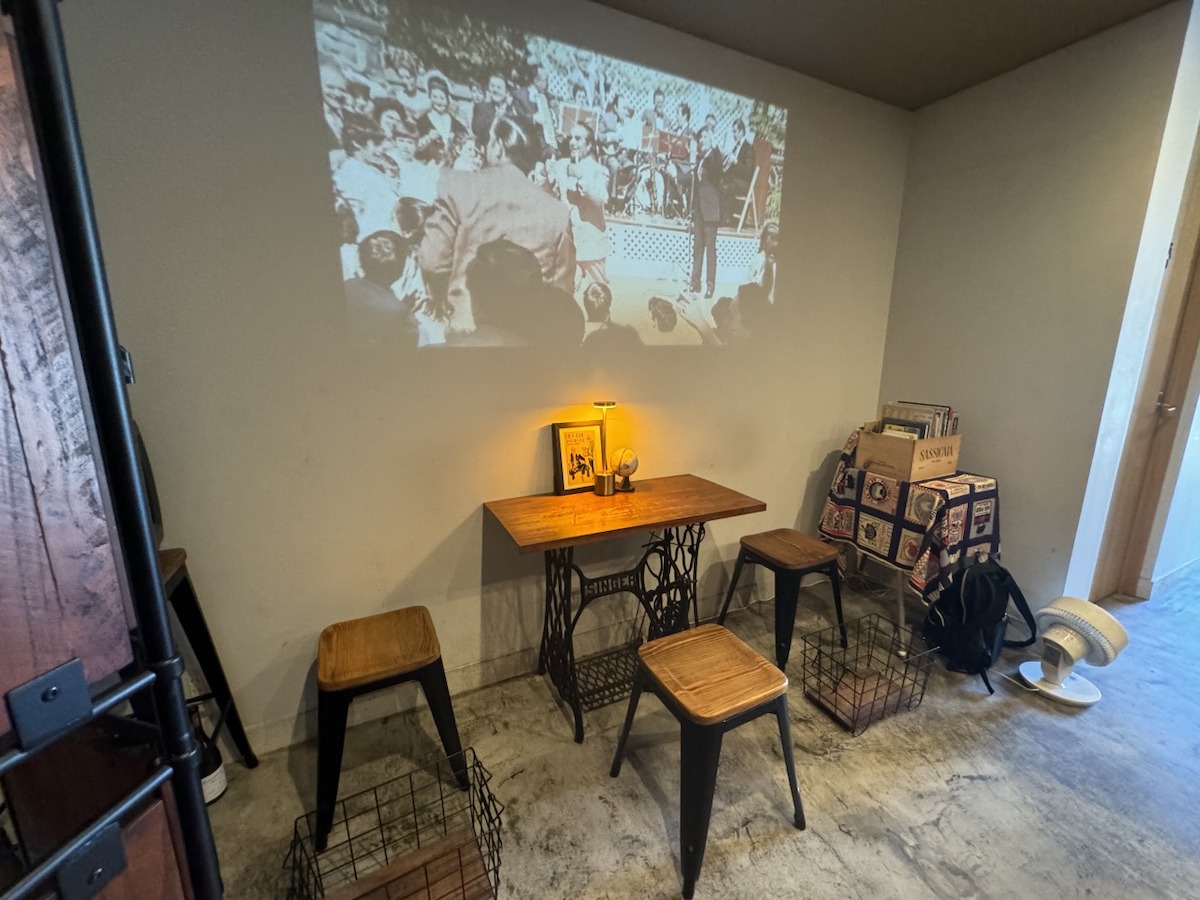 3人掛けのテーブル席