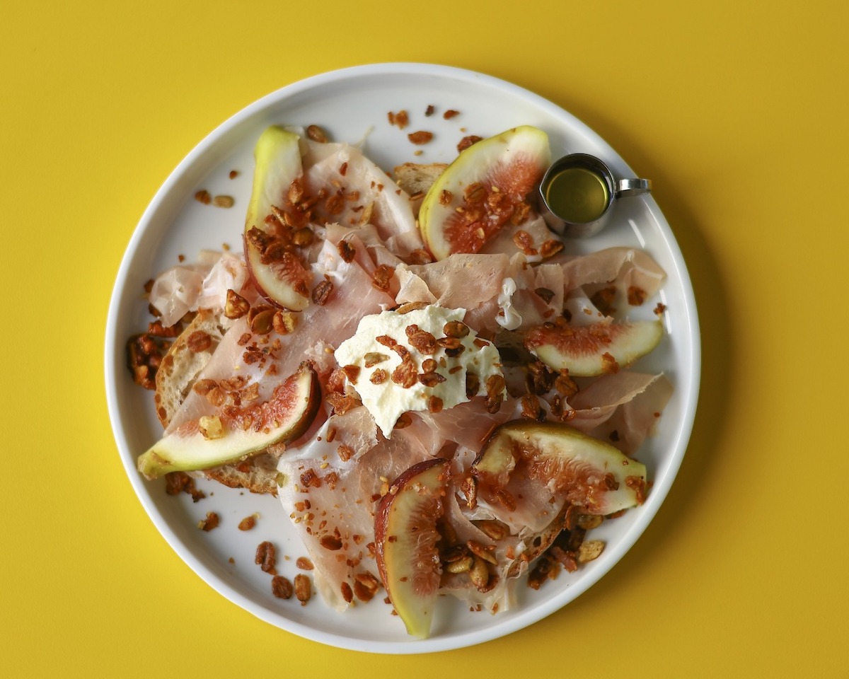 「いちじくと生ハムの自家製カンパーニュオープンサンド」1320円 ※10月末までの提供