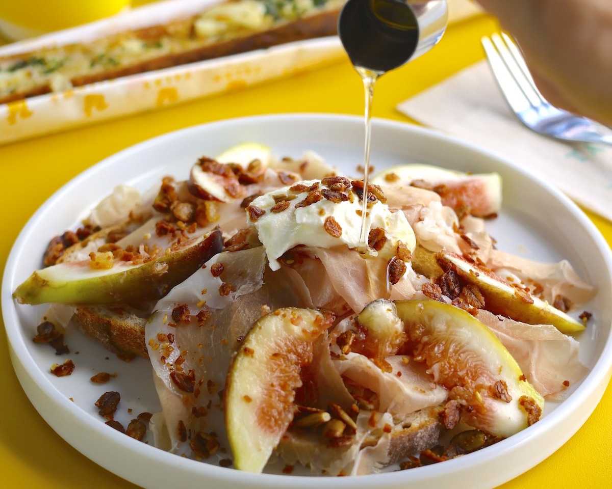 お好みで別添えされたアガベシロップで甘さをプラスすることも