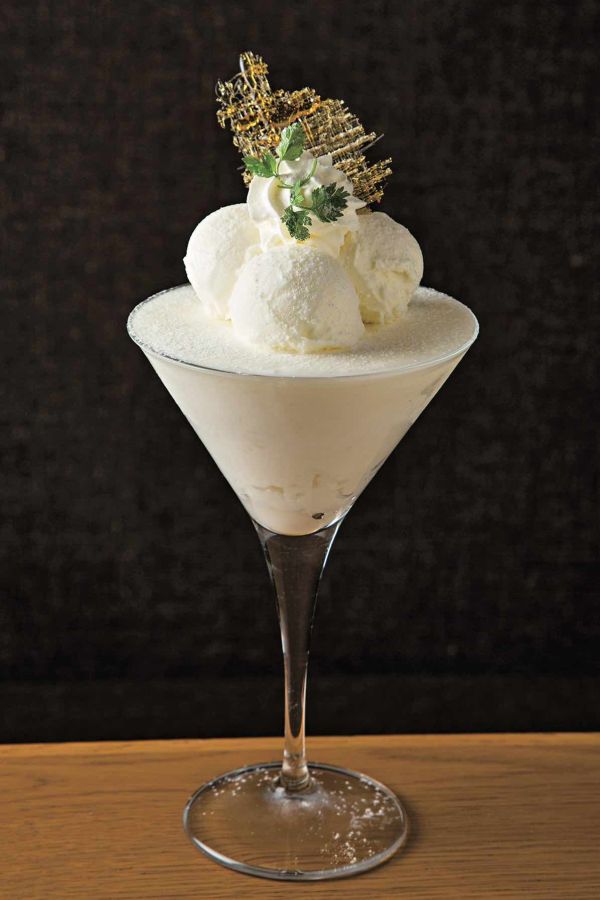 CAFE NOYMOND「白いパフェ」1400円