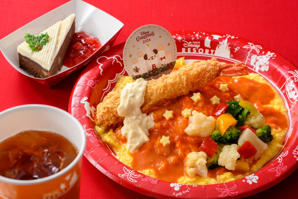 オムライスとエビフライ、エビトマトクリームソース チョコケーキ(クルミ入り)､ストロベリーソース ソフトドリンクのチョイス