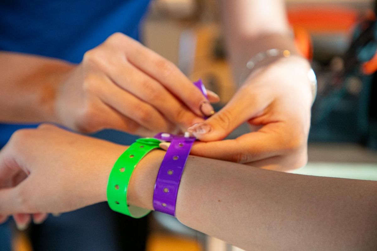 リストバンドを装着