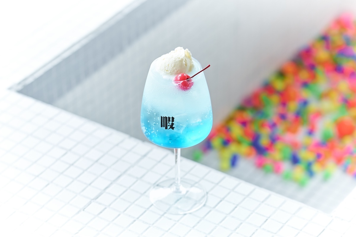 「クリームソーダ ブルーハワイ」750円。緑色のメロンもある