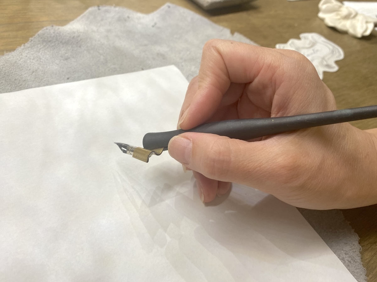 手前に引くようなイメージで書くと◎