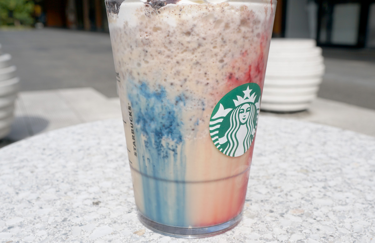 カスタマイズ：チョコレートソースを追加（無料）+エスプレッソ1ショットを追加（＋55円）+タゾチャイシロップを追加（＋55円）