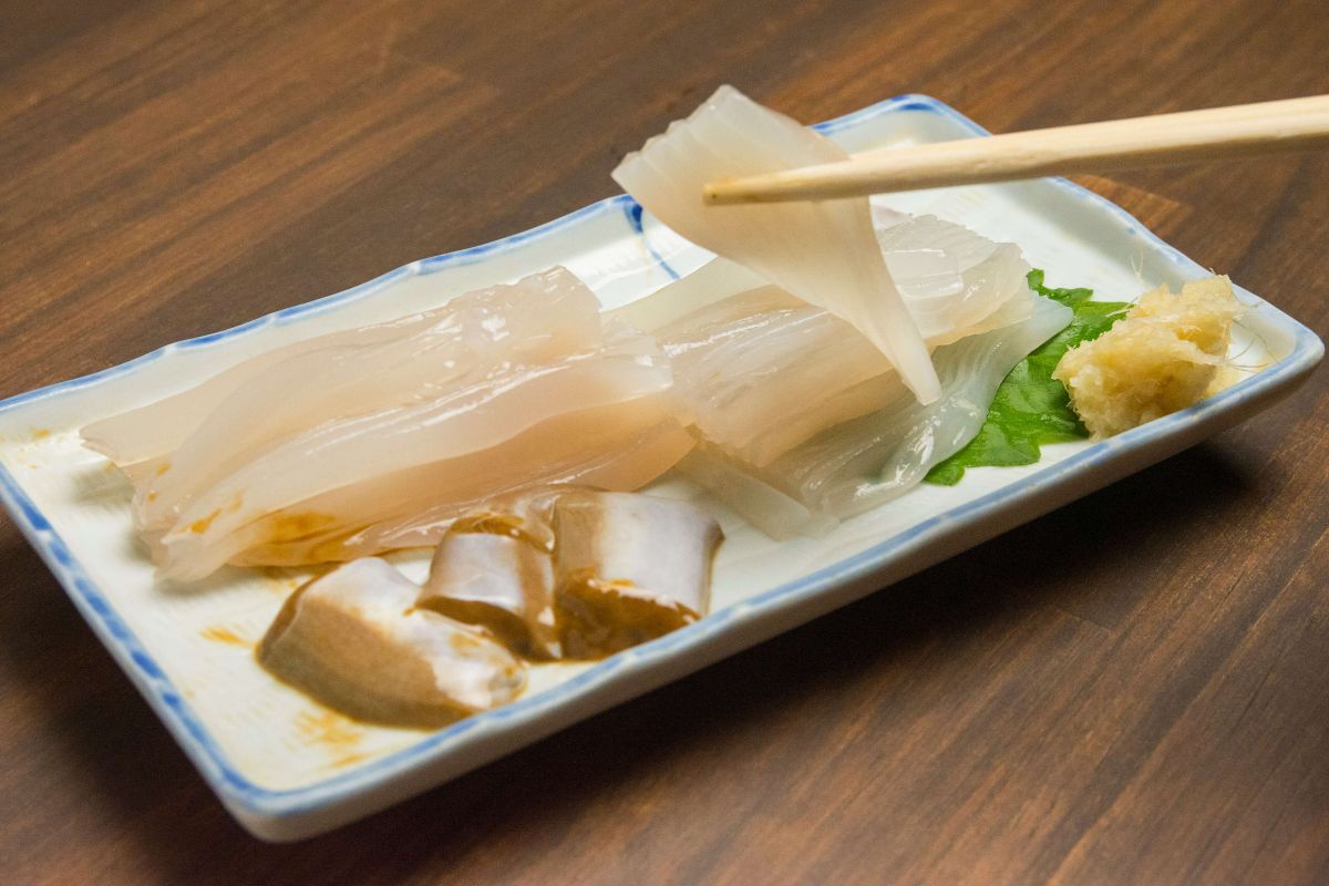 名物「活〆真イカ」850円