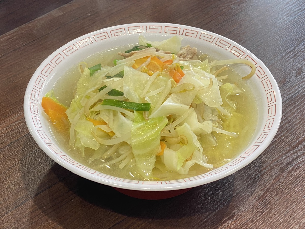 地元の野菜たっぷりのった人気のタンメン500円