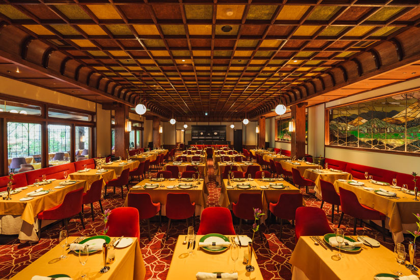 土星を想起させるレトロな照明も以前のまま