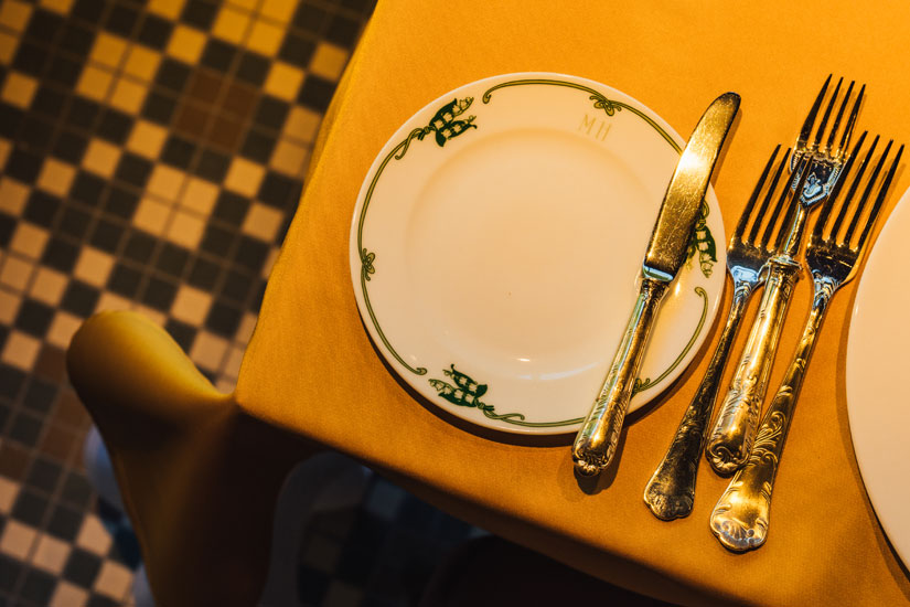 すずらんが描かれたプレート