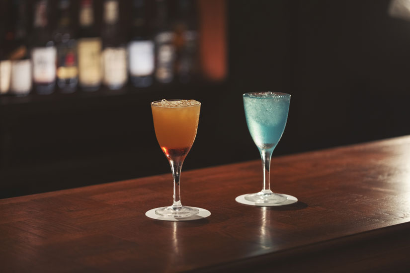 カクテル「軽井沢の夕焼け」、「霧の軽井沢」各2200円