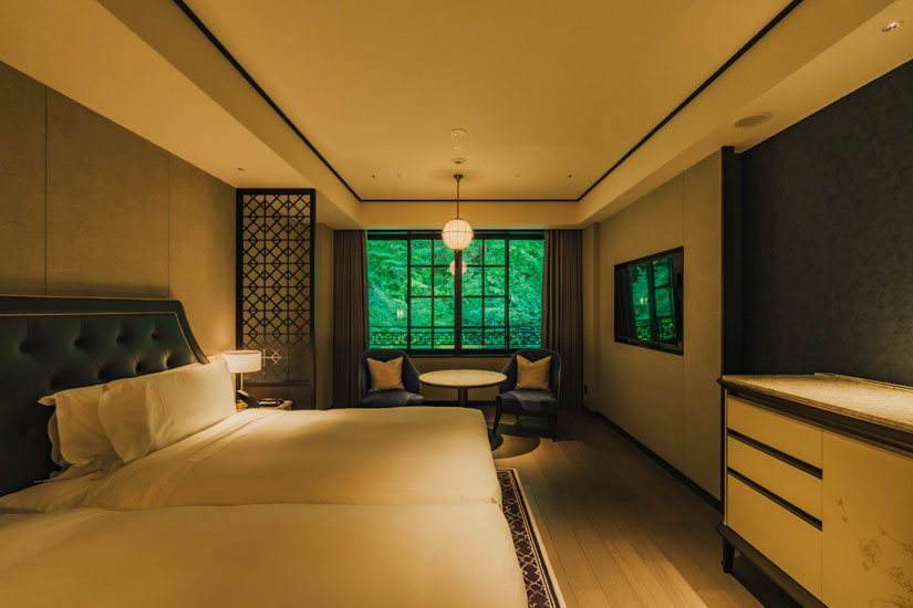 クラシカルな万平格子をあしらった「愛宕館」のプレミアルーム